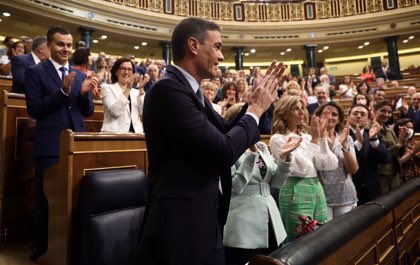 CarloSalgueroG's tweet photo. ✅DEBATE DEL ESTADO DE LA NACIÓN:

✳️UNA AGENDA DE TRANSFORMACIONES PARA PROTEGER A LA MAYORÍA SOCIAL

❇️El presidente ha hecho un discurso sensible, comprometido, con soluciones pensadas para proteger a la clase media trabajadora y a la mayoría social de este país. https://t.co/gSq7eRlHrx