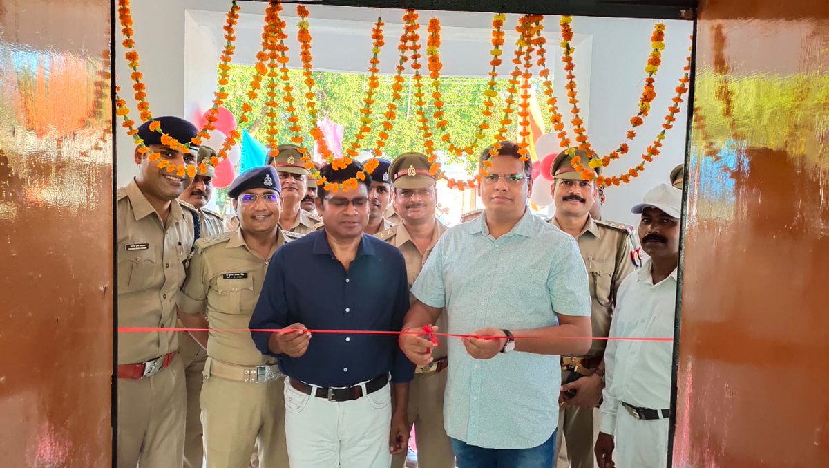 kaushambipolice's tweet photo. SP कौशाम्बी द्वारा पुलिस लाइन परिसर में नवनिर्मित जनपदीय प्रशिक्षण ईकाई का उद्घाटन किया गया। इस दौरान Addl. SP कौशाम्बी, CO सिराथू, CO मंझनपुर, CO प्रशिक्षणाधीन व प्रतिसार निरीक्षक पुलिस लाइन्स कौशाम्बी सहित अन्य अधिकारीगण मौजूद रहे।
#UPPolice 
#kaushambipolice https://t.co/GJLo0INbHe