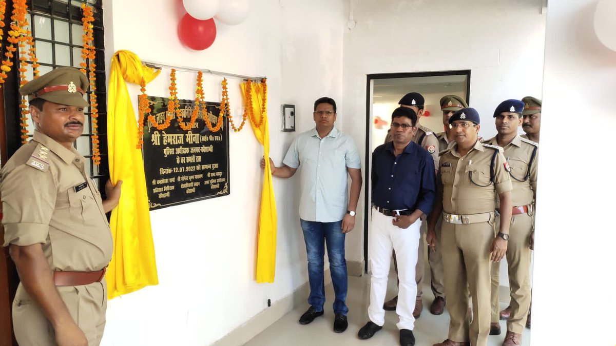 kaushambipolice's tweet photo. SP कौशाम्बी द्वारा पुलिस लाइन परिसर में नवनिर्मित जनपदीय प्रशिक्षण ईकाई का उद्घाटन किया गया। इस दौरान Addl. SP कौशाम्बी, CO सिराथू, CO मंझनपुर, CO प्रशिक्षणाधीन व प्रतिसार निरीक्षक पुलिस लाइन्स कौशाम्बी सहित अन्य अधिकारीगण मौजूद रहे।
#UPPolice 
#kaushambipolice https://t.co/GJLo0INbHe