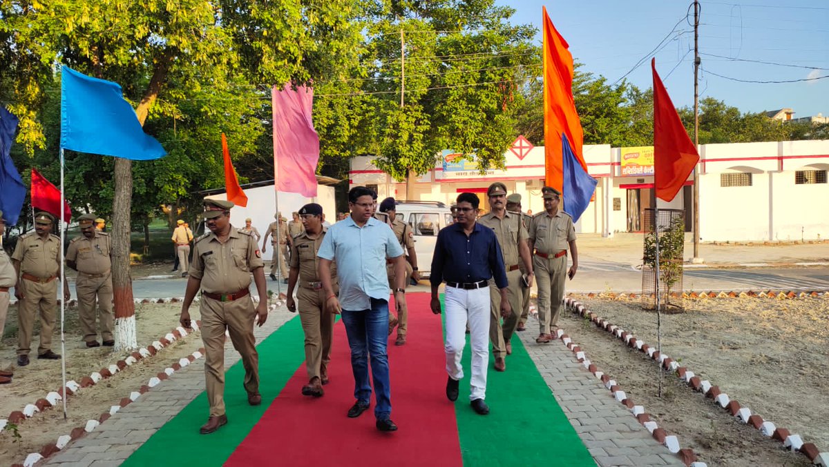 kaushambipolice's tweet photo. SP कौशाम्बी द्वारा पुलिस लाइन परिसर में नवनिर्मित जनपदीय प्रशिक्षण ईकाई का उद्घाटन किया गया। इस दौरान Addl. SP कौशाम्बी, CO सिराथू, CO मंझनपुर, CO प्रशिक्षणाधीन व प्रतिसार निरीक्षक पुलिस लाइन्स कौशाम्बी सहित अन्य अधिकारीगण मौजूद रहे।
#UPPolice 
#kaushambipolice https://t.co/GJLo0INbHe