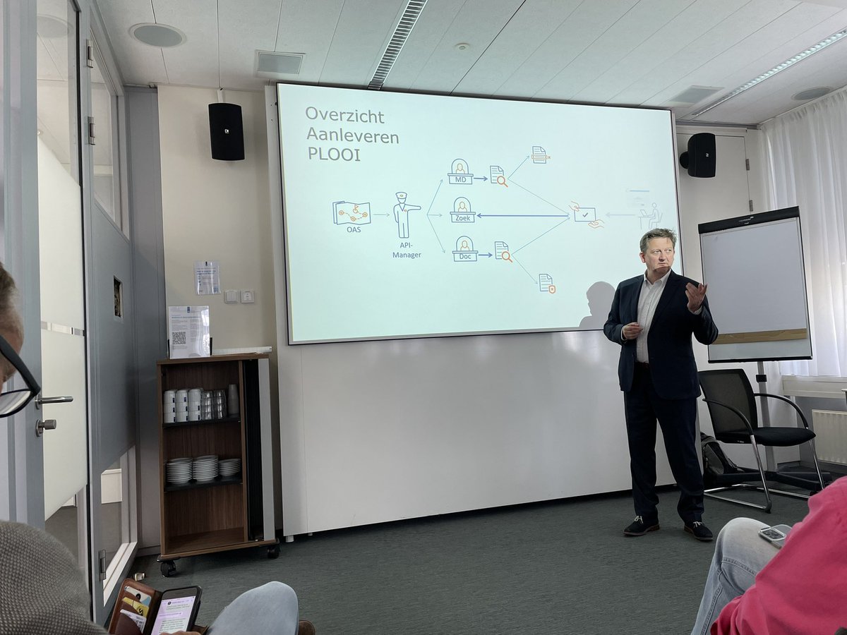 Susivic's tweet photo. Net interessante technische bijeenkomst gehad bij KOOP over #PLOOI. Korte lijnen en direct vragen stellen bij de bron, fijn!
Straks met de token de #API #sandbox uitproberen met onze koppeling @ECM_experts. #zinin #devlife #openoverheid #openinformatie #alfresco #opensatisfaction https://t.co/htNedGcQde