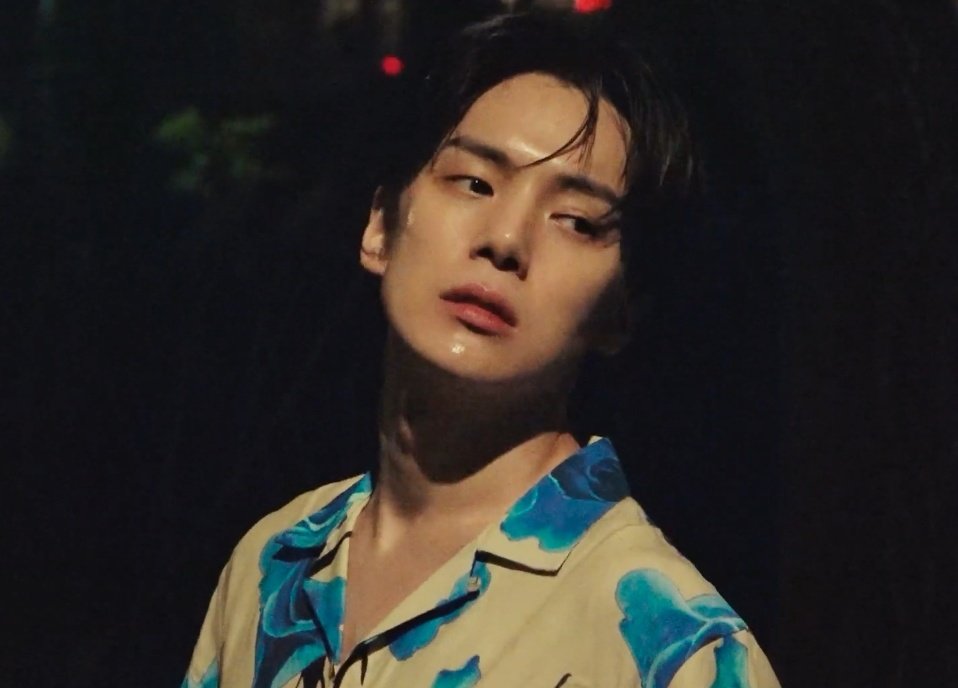 mhrated's tweet photo. this is his world we are just living in it #민혁 https://t.co/9XfAmZK7t5