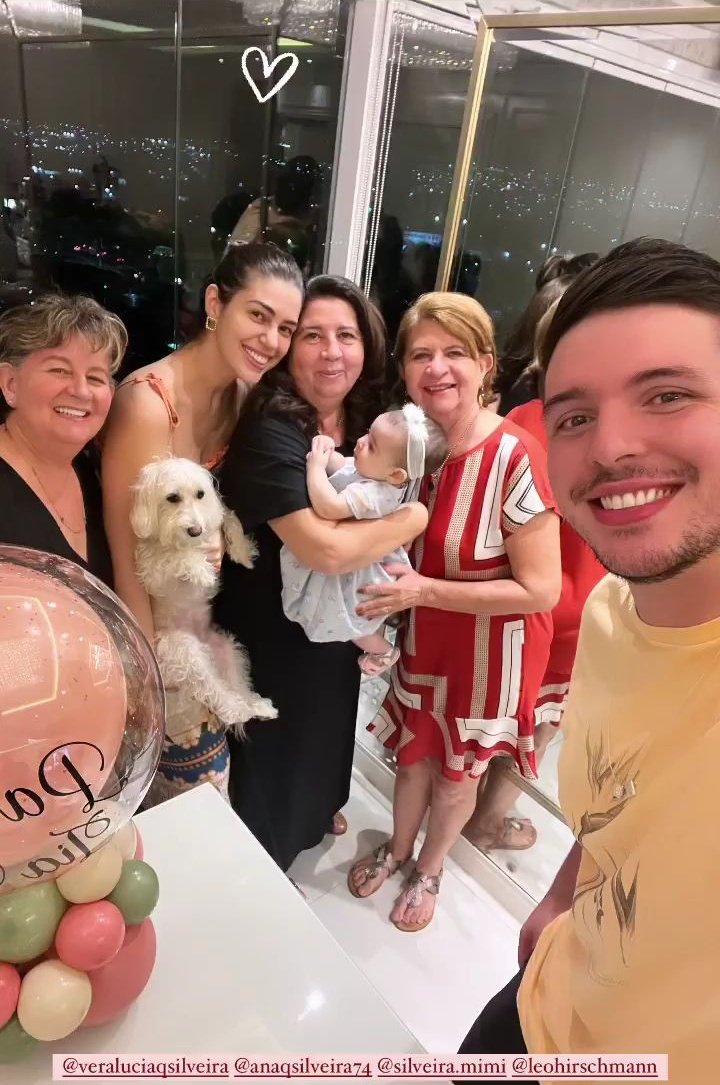 AmorimDaily's tweet photo. 📸| Vívian Amorim via Instagram Stories https://t.co/0eNHie3Nxs