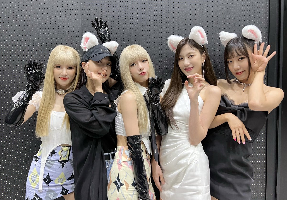 Apink_2011's tweet photo. [#초봄] PANDA 여러분의 뜨거운 응원 덕에 Apink 첫 유닛 초봄의 쇼케이스
무사히 완료🫶
온, 오프라인으로 함께
응원해 주셔서 감사합니다💖
MC 남주&amp;하영&amp;응원 온 은지도 최고😍
앞으로 초봄과 Sugar rush time🐈
함께 달려요🐼🐾

#Apink #ChoBom
#Copycat🐾 #카피캣🐈
#초롱 #ChoRong
#보미 #BoMi https://t.co/BwQStiAbPy