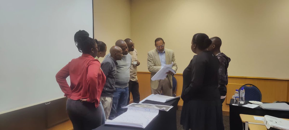 Bandari_Bora's tweet photo. Understanding the land cadastral maps of Durban, thanks to @eThekwiniM development planning, environment &amp; management unit for technical support @wiomsa @Cities_n_Coasts @comred_ https://t.co/av3Fb9HP36