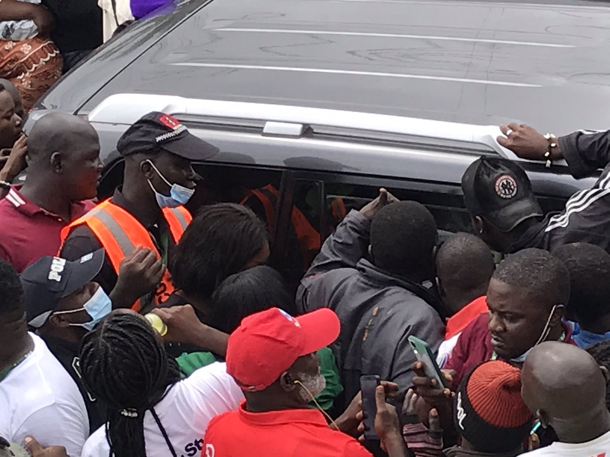l_nzie's tweet photo. Aboubakar Vicent, ambassadeur de la marque UCB célèbre les 50 ans de l’entreprise à travers un tour de la ville de Douala ce mardi.
#AbouAtUcb
#AbouEstSpecial
#LeCapiUnique https://t.co/fFuZTPvF1q