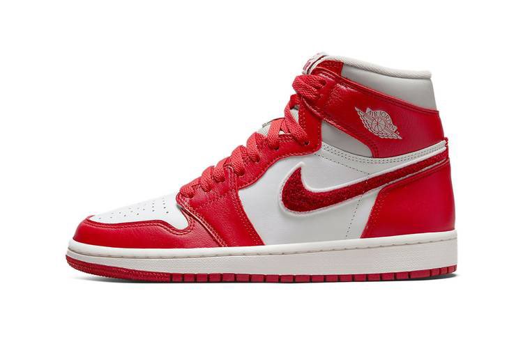 SnkrDepott_'s tweet photo. WMNS Air Jordan 1 Retro “Chenille”

Release Date: 7/23/22 https://t.co/0F6gAi940S