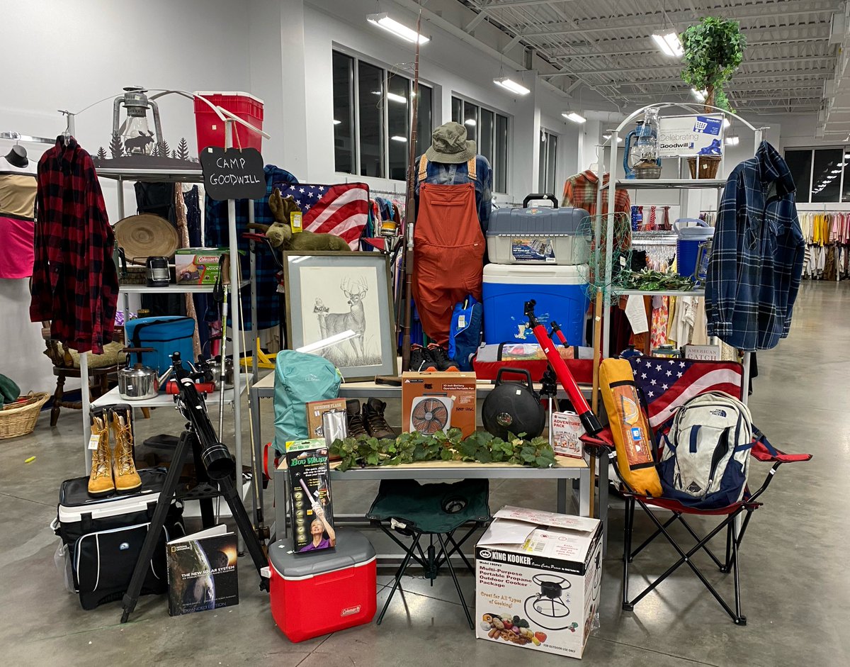 GoodwillCVandHR's tweet image. What can we say about some of the amazing displays from our Short Pump store except WOW! 😍

Some talented members of #TeamGoodwill crushing these set up!

Let us know what you love about this site by leaving us a Google review - g.page/r/Ca5u2d8h7LqY…
