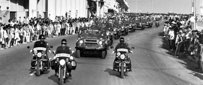 DrRobertoMOjeda's tweet photo. #CheVive: “Podrán morir las personas, pero jamás sus ideas”. Recordamos el 25 aniversario del regreso de los restos del #Che y sus compañeros. #Cuba #TenemosMemoria #CubaViveEnSuHistoria #CubaPorLaPaz @DiazCanelB https://t.co/vjKKFYcGvM