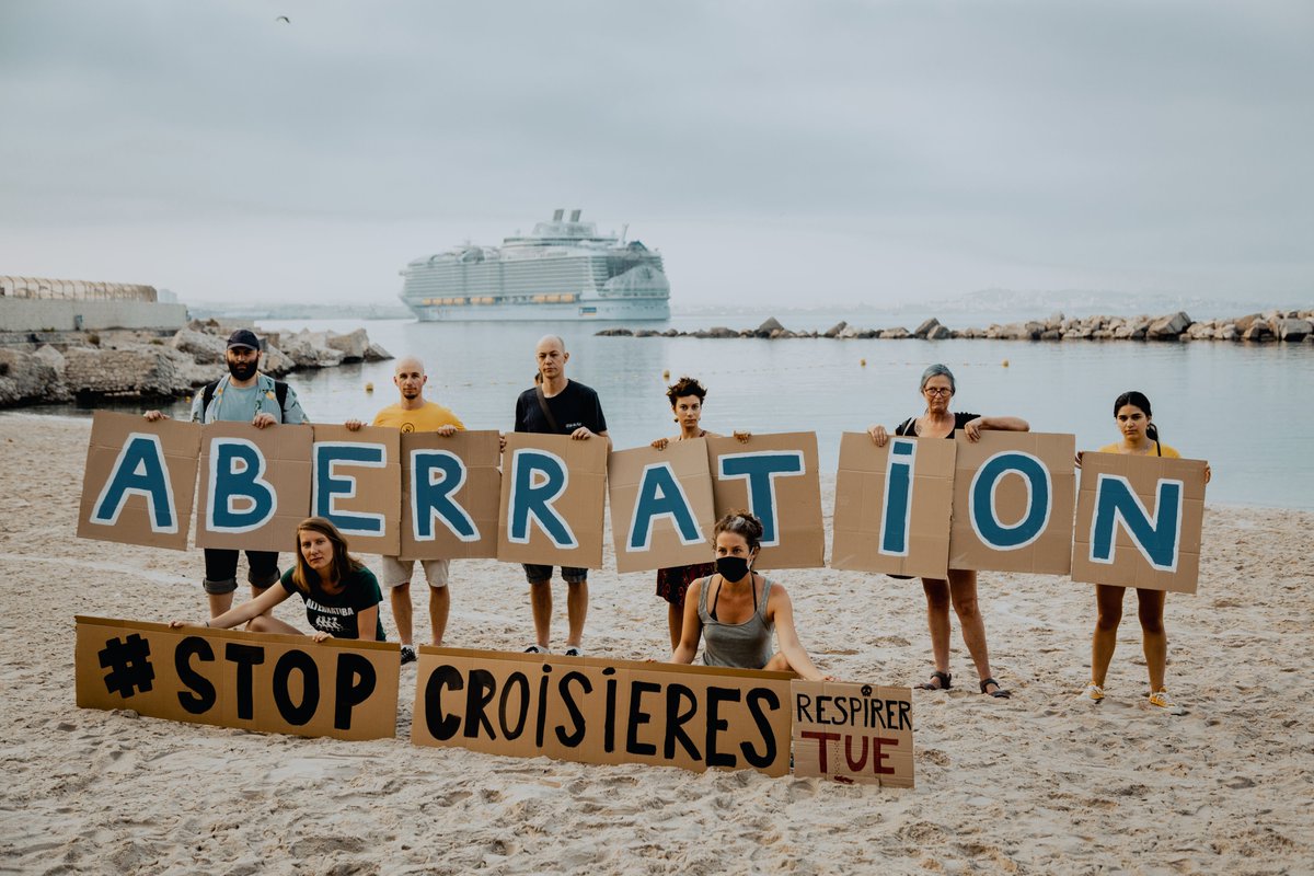 SCroisieres's tweet photo. ⚡️Nous étions https://t.co/KJ2ekahWKl ce matin à 7h00 pour brandir notre désaccord à l’accueil des bateaux de croisières à #Marseille
Nous avions un message à passer pour l'arrivée du Wonder Of the Seas, symbole de la démesure des politiques du passé à réformer au plus vite🧵 https://t.co/xbhsbXWob5