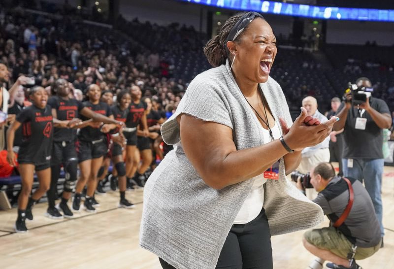 Johnson_HHS's tweet image. Woke up to 200+ new followers! 😃Just want to welcome you all and let you know I tweet the truth, the whole truth, and nothing but the truth. I coach the best high school girls basketball program in America! @HooverLadyBucs 🧡🖤 I love my job, my players, and their parents! 😂❤️