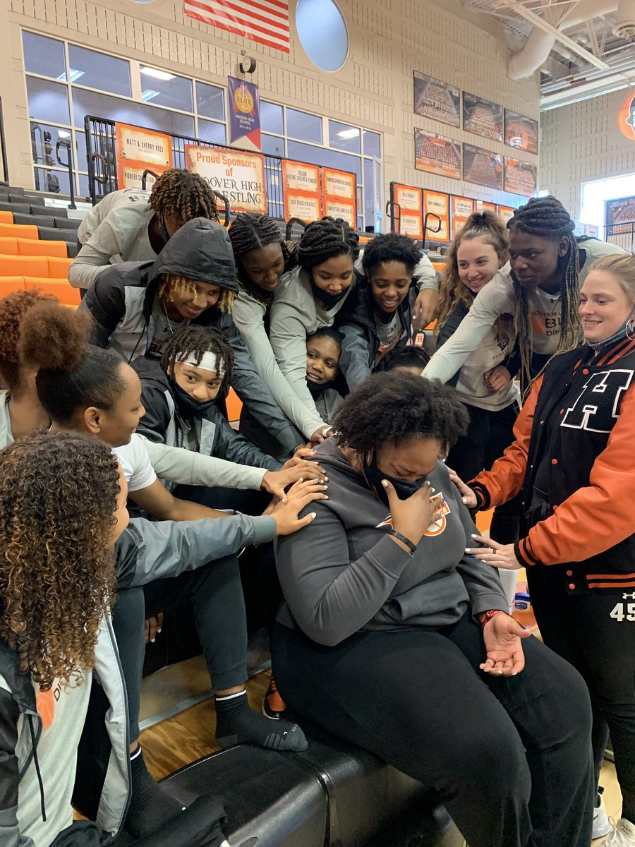 Johnson_HHS's tweet image. Woke up to 200+ new followers! 😃Just want to welcome you all and let you know I tweet the truth, the whole truth, and nothing but the truth. I coach the best high school girls basketball program in America! @HooverLadyBucs 🧡🖤 I love my job, my players, and their parents! 😂❤️