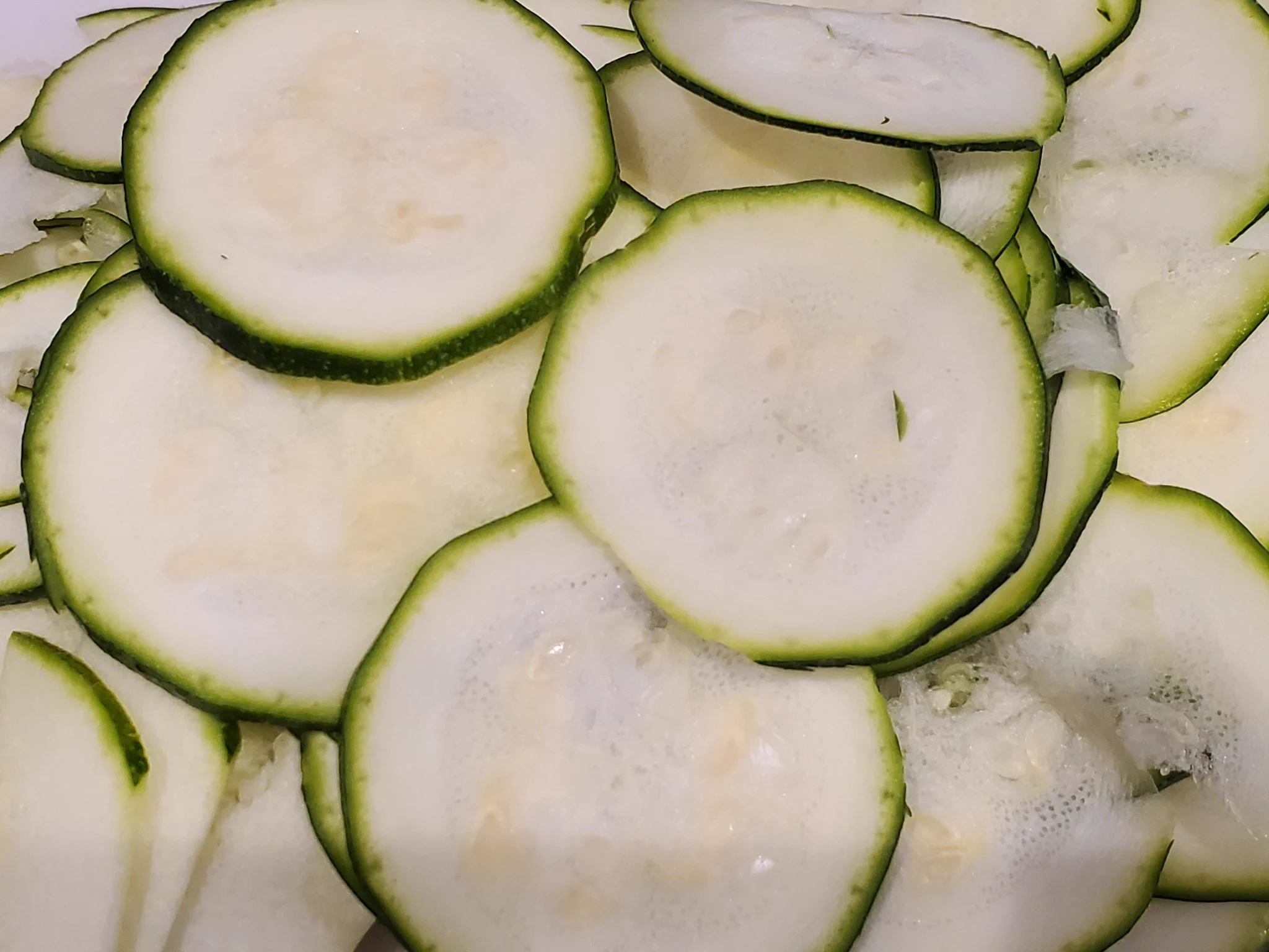 ズッキーニは生でも美味しく食べられる？！お手軽で美味しそうなズッキーニの食べ方！