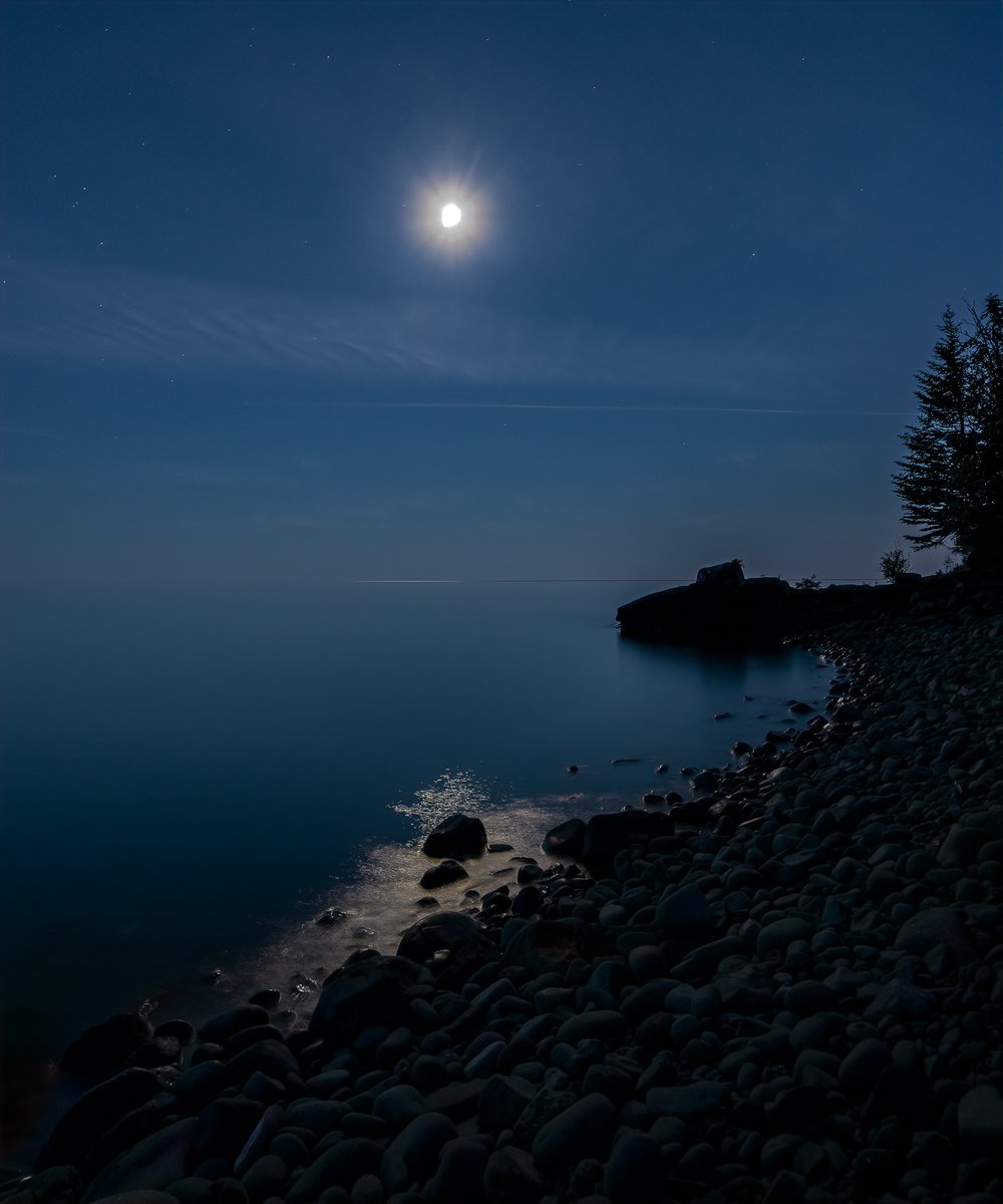 timabraham's tweet photo. @LakeSuperior Fear not, Superior.... slumber in peace for I'll watch over you.  - Moon. https://t.co/qWKI0Nrsjz
