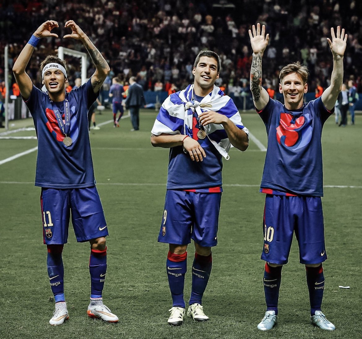 Cite un meilleur trio d'attaquants... ✍️