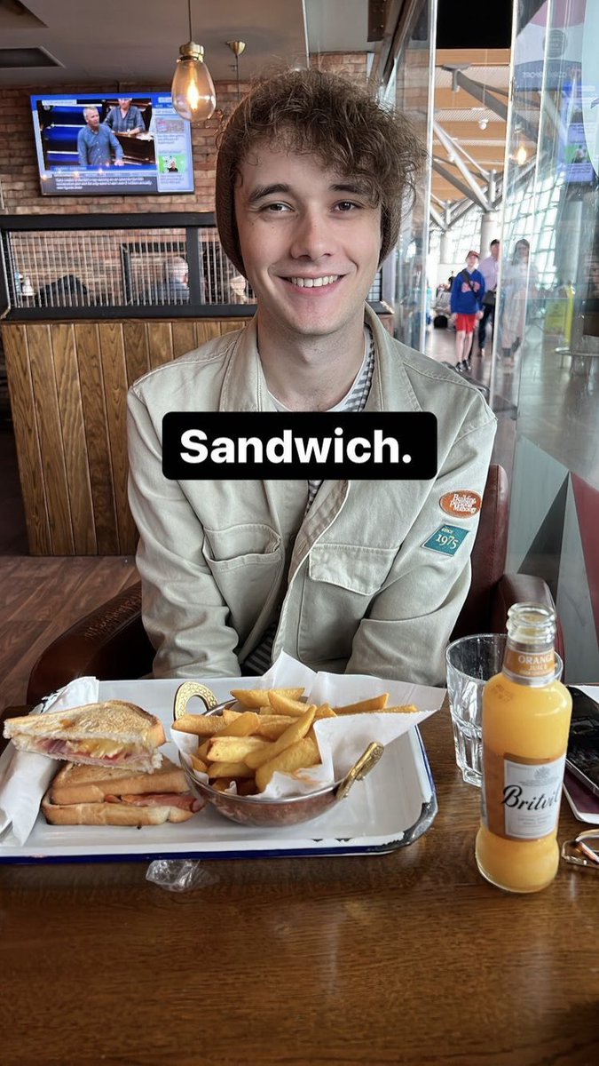 crimeboyupdate's tweet image. Wilbur is in George’s Instagram story!

instagram.com/stories/george…