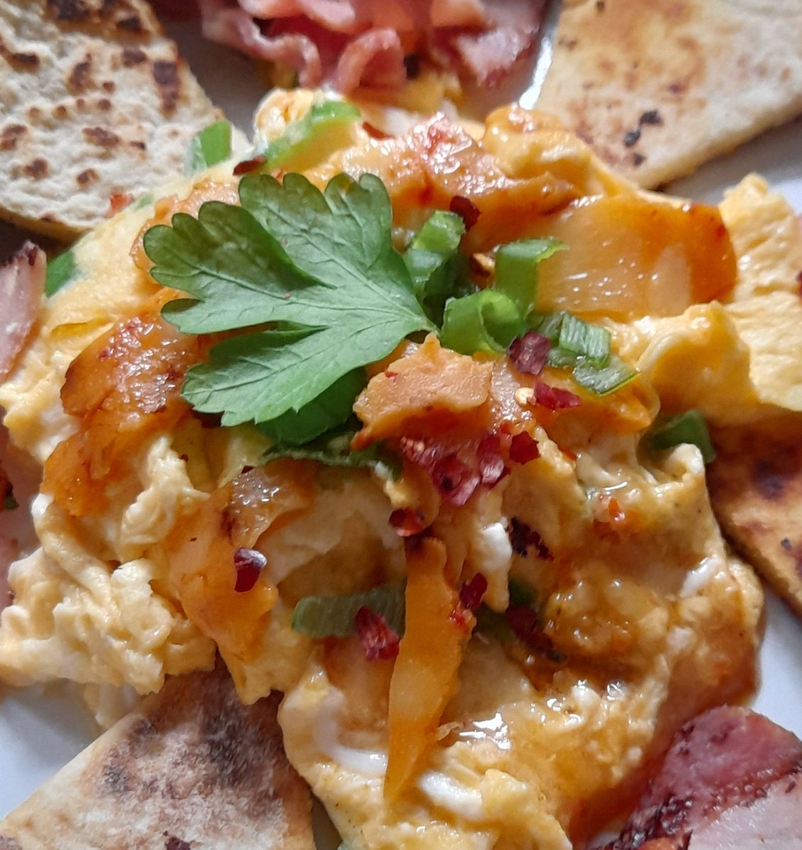 Hebbie's tweet photo. You can see stewies home #distractiontherapy spicy cheese scrambled egg with bacon and tattie scones https://t.co/wY0SJcZGLl