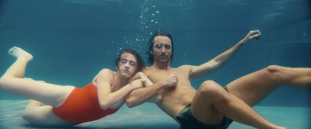 thelpfn's tweet photo. Lee Pace clearly having a blast as ’Greg’ in trailer no 2 for A24’s #BodiesBodiesBodies ⚔️ https://t.co/DZYJhQ5vmQ