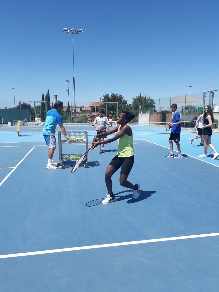 EpiaOlot's tweet image. L’alumnat del cicle formatiu de grau mitjà de Guia en el medi natural i de temps de lleure que estan d'ERASMUS a Arezzo realizen tasques de monitors en les empreses de pràctiques! Experiència d'aprenentatge, de vida, de convivència, de professionalitat. #FPOLOT #APRENEMFENT
