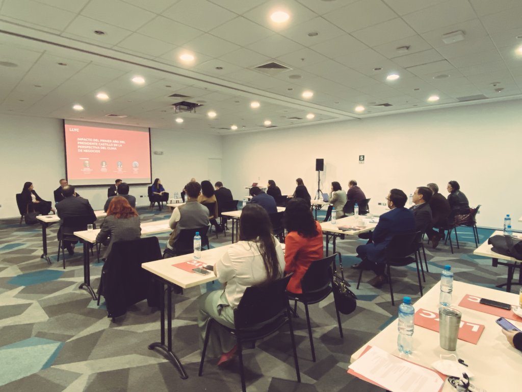 marines_jc's tweet photo. Analizamos el 1er año de presidencia de Castillo y su impacto en los negocios del Perú junto con @alvarezrodrich, @DenisseROlivarii, @patriciarojasmo y @arkadin1. #LLYCPerú @JavierRosado76 https://t.co/db6yTsGjzg