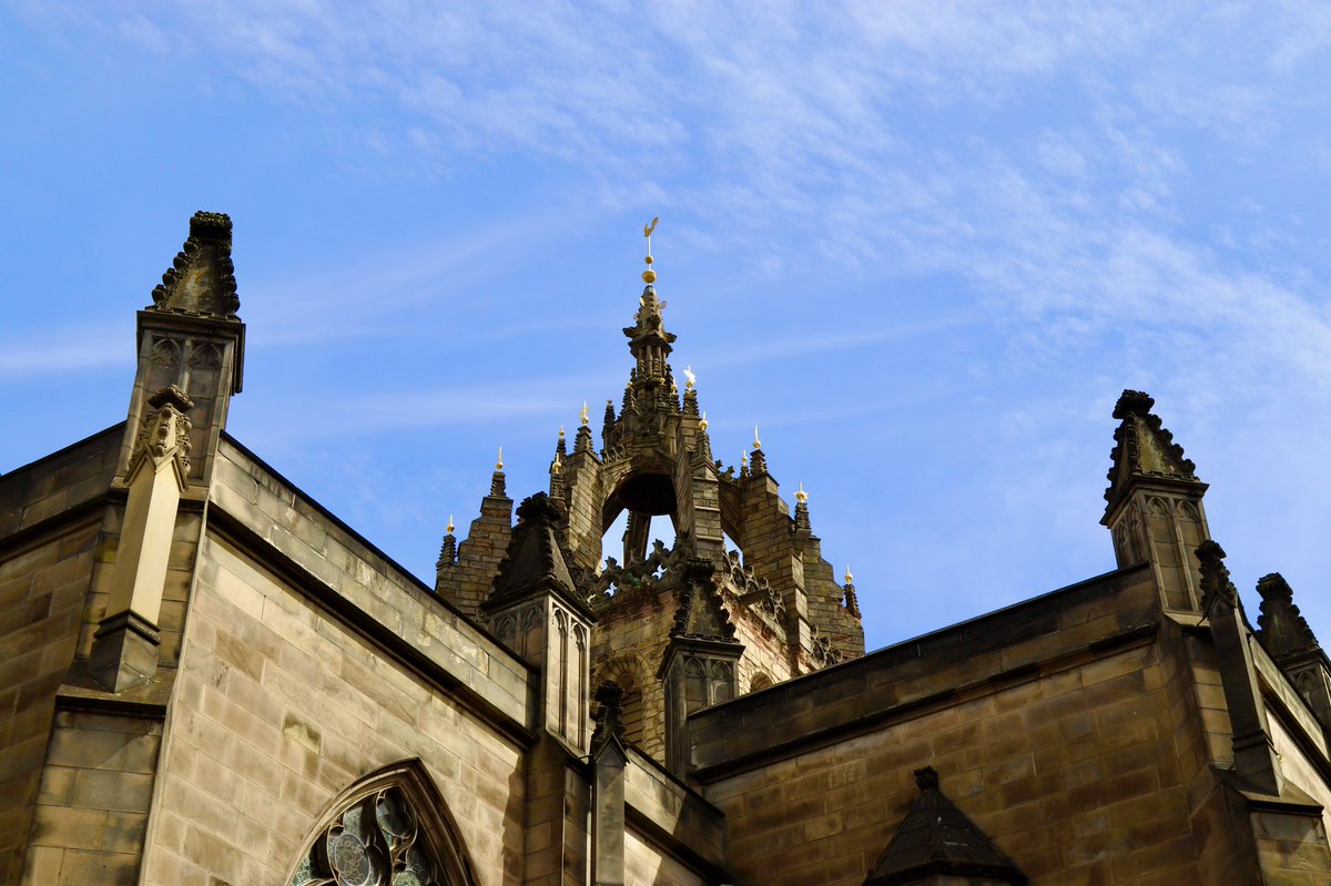 EndEdinburgh's tweet photo. It’s a terrific Tuesday so why not stroll down the Royal Mile for drinks and a bite to eat.
Our kitchen manager Matthew will cook up a treat for you - and you can also pick up a bargain at the bar with a pint of Peroni, a glass of Prosecco or a Paloma cocktail for just £3.50… https://t.co/kp1CxUAfqq