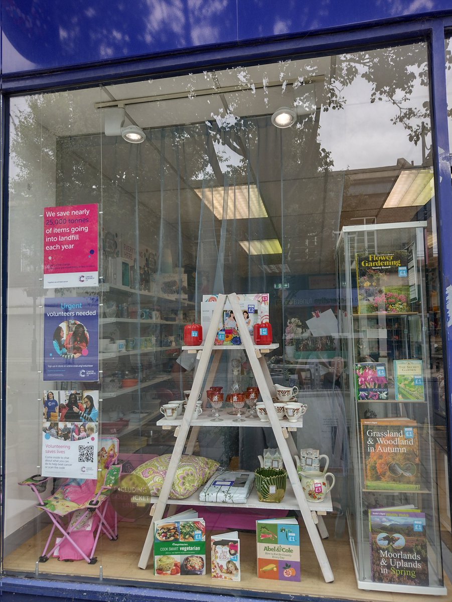 ElmParkShop's tweet photo. Today's window display.
#flowertheme #CRUK #WINDOWDISPLAY https://t.co/WkYfPNKuOr