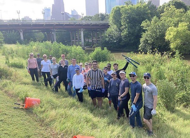HouToolBank's tweet photo. We love seeing our #BlueTools in action! Check out these volunteers hard at work at Buffalo Bayou during #MakeADifference week! #HoustonToolBank https://t.co/1CpWhfeOne