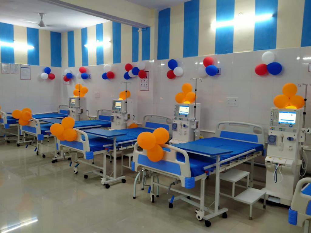 माननीय जनप्रतिनिधि एवं जिला प्रशासन के अथक प्रयास से जिला अस्पताल में आज प्रारंभ हुई डायलिसिस यूनिट । अब जनपद में ही मिलेगी मरीजों को होमोडायलिसिस की सुविधा । मरीजों को नहीं जाना पड़ेगा अलीगढ़ व आगरा । <a href="/ChiefSecyUP/">S.P. Goyal, Chief Secretary, GoUP</a> <a href="/CMOfficeUP/">CM Office, GoUP</a> <a href="/brajeshpathakup/">Brajesh Pathak</a> <a href="/UPGovt/">Government of UP</a> #kasganj
