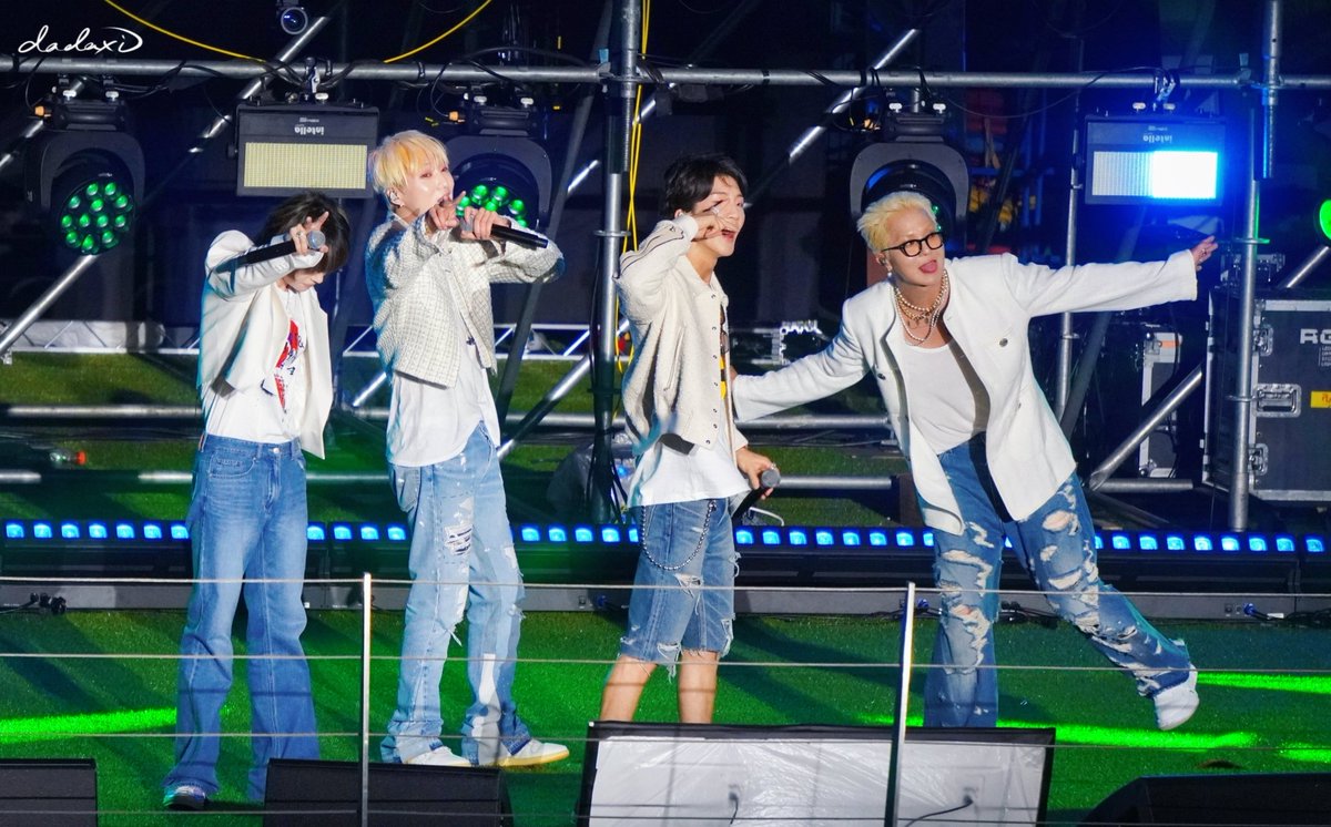 dadaxi9898's tweet photo. 위너로서 내 인생에 있어줘서 고마워
#WINNER #HOLIDAY #HOLIDAY_IN_THE_CITY #위너 https://t.co/2e1WHFnwFF
