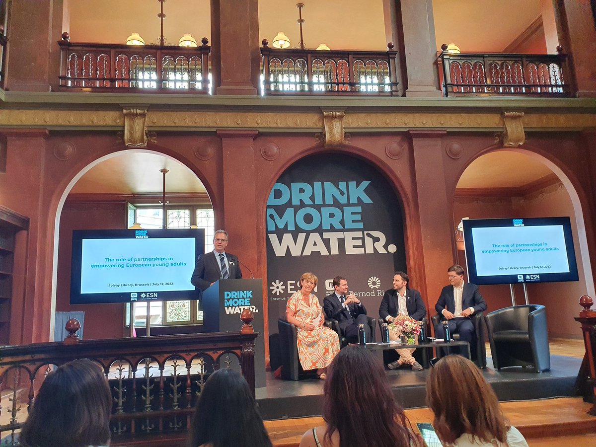 Attending the #ResponsibleParty renewal event with @ESN_Int in #Brussels 🇪🇺

I'm happy to explain the vision of @ESNSpain and how we've been collaborating for healthier events both for international students and volunteers 🌍✨

#DrinkMoreWater #THISisESN