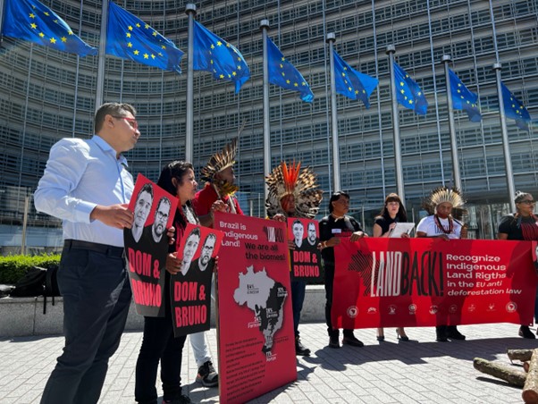 Fern_NGO's tweet photo. Breaking News: The @EP_Environment Committee has included greater protection of forest defenders and #IndigenousPeoples #LandRights in the EU’s new #Deforestation Regulation. 
The EU is finally acknowledging that deforestation is a social and human rights issue! https://t.co/tJtC86IeHG