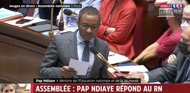 tcabarrus's tweet photo. Au député #RN #RogerChudeau, #PapNdiaye sur l'#ecole, entend donner "les mêmes chances à chacun", "dédoubler les classes en #CP et #CE1", et renforcer la #laicite" https://t.co/fyoTiQNz2h