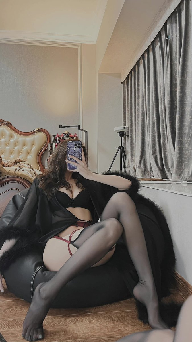 Ysl000088's tweet photo. 推仅限于推，简单介绍一下吧，96单身老阿姨，坐标山东，小学老师，玩推就是寂寞了，中规中矩，平淡如水的生活，让我感觉太枯燥乏味了，一个人又怎会按耐得住寂寞呢，偶尔找个有感觉的人互相解决生理需求，只进入身体，不打扰生活，比较喜欢成熟稳重生活阅历丰富有素质的���性，感觉合适可以私信我！ https://t.co/5CD5qR2VdU