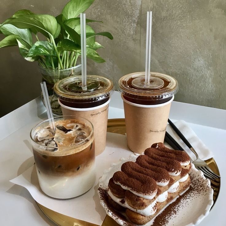 fromkyahseyes's tweet photo. Coffee runs. https://t.co/iheRKV7O26