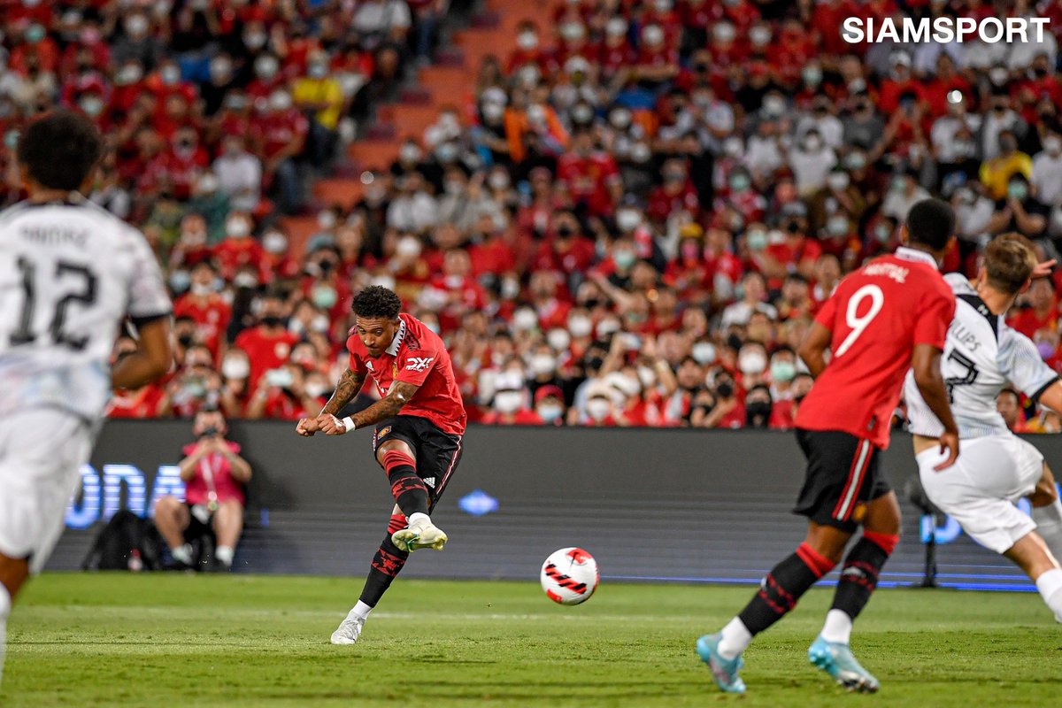 siamsport_news's tweet photo. 🔴 45 นาทีที่ดีของ เทน ฮาก ท่ามกลางเสียงกรี๊ดของแฟนผีสนั่นราชมังคลากีฬาสถาน 

⚽️ 1-0 เจดอน ซานโช่ น.13

⚽️ 2-0 เฟร็ด น.30

⚽️ 3-0 อ็องโตนี่ มาร์กซิยาล น.33  

#แดงเดือดเมืองไทย #ศึกแดงเดือดในไทย #แมนยู #ลิเวอร์พูล #MUFCinThailand #LFCPreSeason https://t.co/du80yQLmth