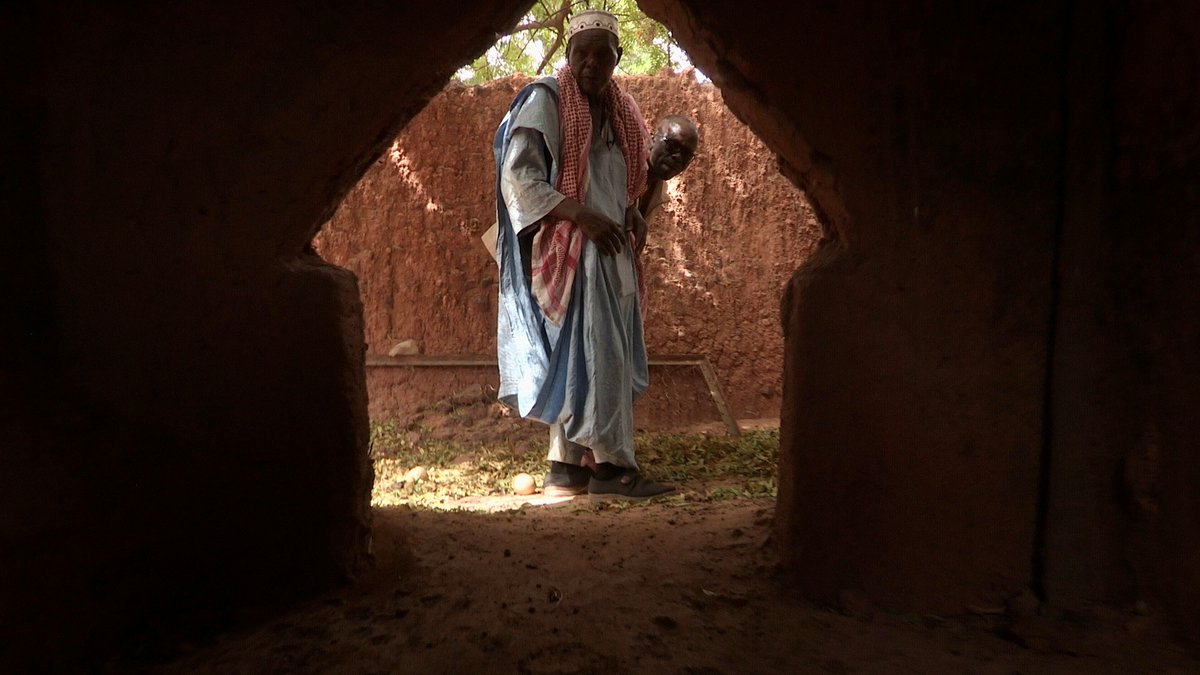MigrationMobilitiesUoB (@mimobristol) on Twitter photo 📢📽️Don't forget to book your tickets for our screening and panel discussion of 'African Apocalypse'
at the Arnolfini this saturday 16 July with
<a href="/AfricanApocFilm/">African Apocalypse</a>, <a href="/LemKinoPix/">Rob Lemkin</a>, <a href="/PerivoliARC/">Perivoli Africa Research Centre</a>,
<a href="/AfrikaEyeFest/">Afrika Eye Film Festival</a>, #gladcolstonsgone 📽️👇: tinyurl.com/3h6r92az 📢📽️Don't forget to book your tickets for our screening and panel discussion of 'African Apocalypse'
at the Arnolfini this saturday 16 July with
<a href="/AfricanApocFilm/">African Apocalypse</a>, <a href="/LemKinoPix/">Rob Lemkin</a>, <a href="/PerivoliARC/">Perivoli Africa Research Centre</a>,
<a href="/AfrikaEyeFest/">Afrika Eye Film Festival</a>, #gladcolstonsgone 📽️👇: tinyurl.com/3h6r92az