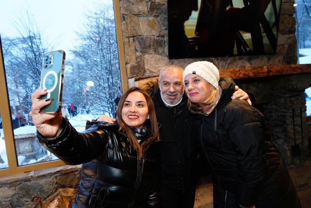 legismmartinez's tweet photo. La Fiesta del invierno contó con la presencia de la Secretaria de Promoción Turística del Ministerio de Turismo y Deportes de Nación, Yanina Martínez junto a la Directora Nacional de Fiestas Nacionales y Eventos, Fernanda Rodríguez.
#FiestaDelInvierno❄️
#MyriamMartinez https://t.co/8VjVA6k4ez