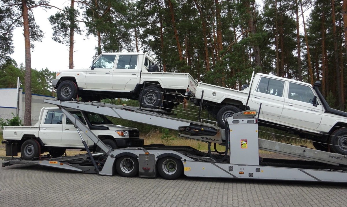 AA_stabilisiert's tweet photo. In den letzten 3 Wochen konnte DEU 🇩🇪die UKR 🇺🇦 mit weiteren dringend benötigten Fahrzeuge unterstützen. So konnten 80 Pick-ups an unsere UKR Partner ausgeliefert und übergeben werden. https://t.co/ae00VvIMxs