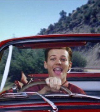 eyesofhlnlz's tweet photo. Me playing                      Everyone
1D song                              else https://t.co/fwL0DwJpFs