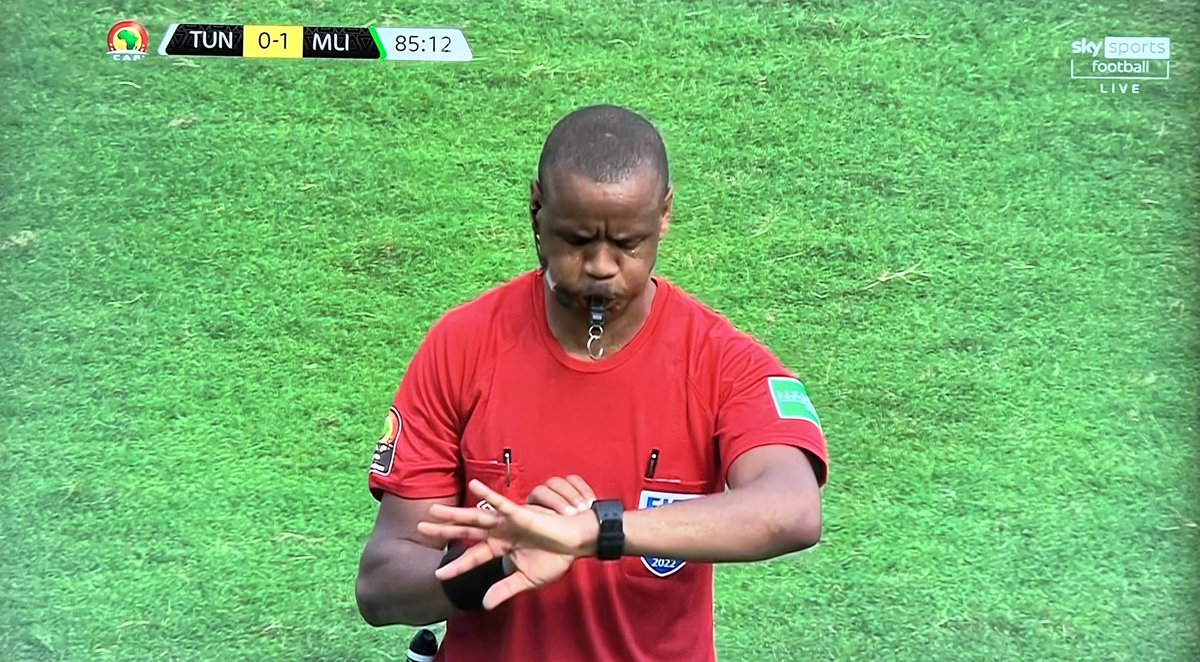 Kaf_Dan's tweet photo. Enjoying our 3:0 HT win and then @SuperSportTV showing us highlights of our 4:0 loss against @LFC last season...
Ahh 😂😂😂
#MANLI https://t.co/Pp5oScPuRs