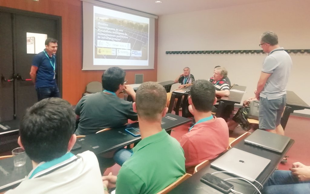 MCIS_Cadiz's tweet photo. Jesús Medina presentando resultados relacionados con el proyecto #iPredice (en el que trabajamos junto a @GENPuertoReal @WATTABIT @AliseaEsco @smartcityclust @univcadiz) en el @ipmu2022 que tiene lugar en #Milano #EnjoyingScience https://t.co/QaYtBSyiPP