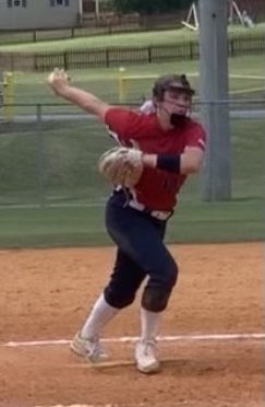 UWLSOFTBALL's tweet photo. Tidbit Tuesday: Madi “Lil’ Gamer” Lee (@MadiLee28) threw a no-no last month with her TC Blitz 18U team. 🥶 Not surprised she’s gettin’ after it with her summer team. Proud of you! #MLGL #truegamer #tbt https://t.co/tPbF6PDjhz