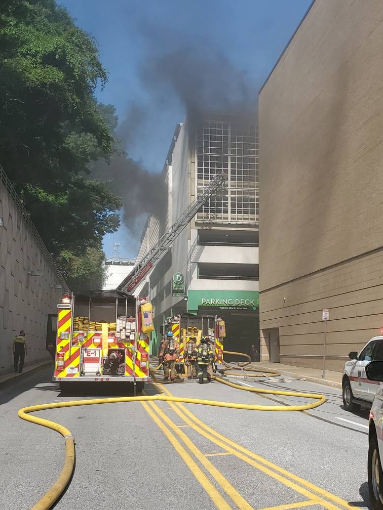 BaltCoFire's tweet photo. #bcofd WORKING FIRE 700 blk Fairmount Ave | FD on scene with multiple cars on fire on the 5th floor of a parking garage at Towson Town Center | No injuries reported | Expect a large fire department presence. DT0936 TF https://t.co/WliOXFJlz9