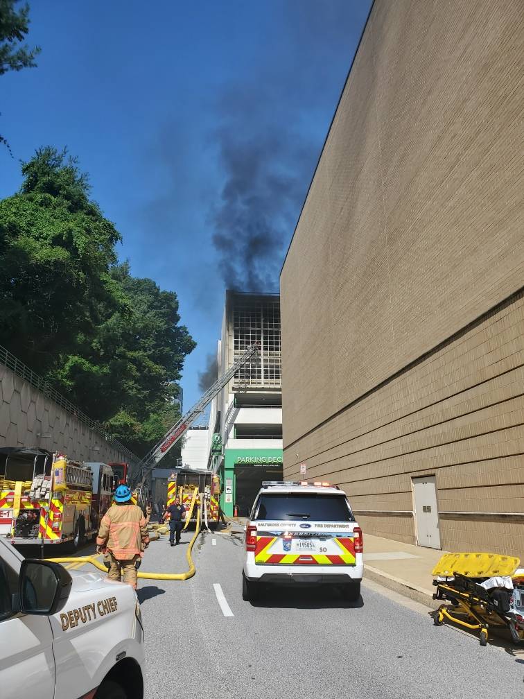 BaltCoFire's tweet photo. #bcofd WORKING FIRE 700 blk Fairmount Ave | FD on scene with multiple cars on fire on the 5th floor of a parking garage at Towson Town Center | No injuries reported | Expect a large fire department presence. DT0936 TF https://t.co/WliOXFJlz9