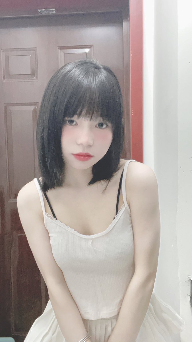 fcwdxs's tweet photo. 想看啥呢 https://t.co/LruXGIj03i