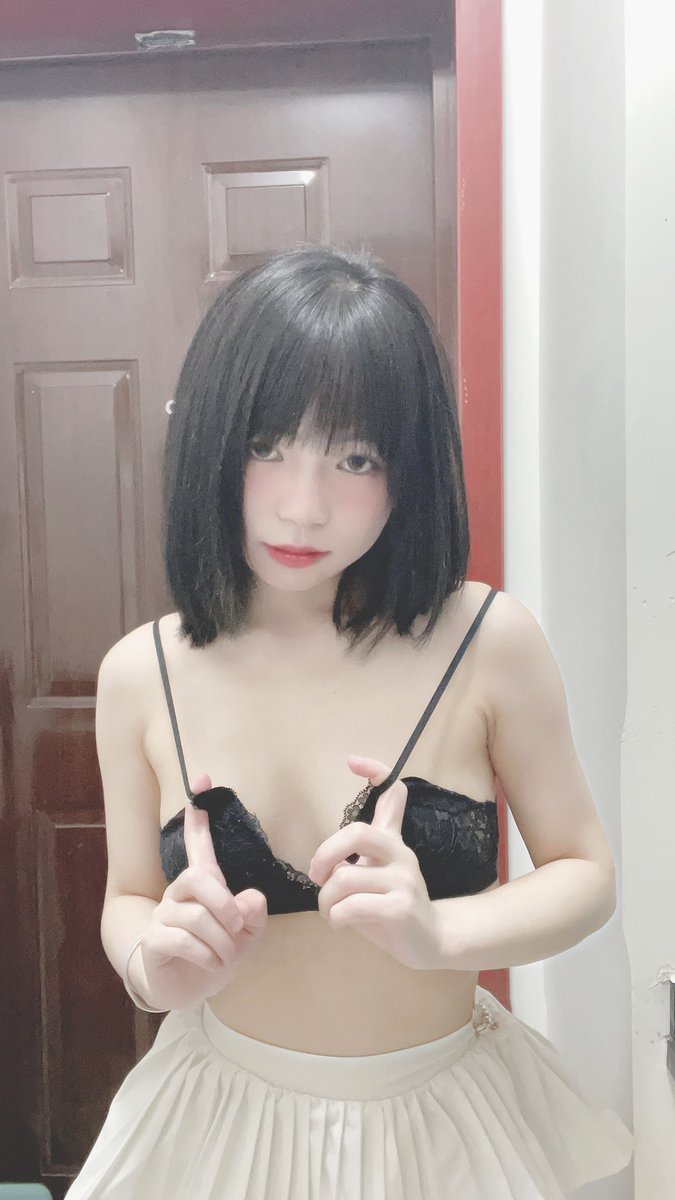 fcwdxs's tweet photo. 想看啥呢 https://t.co/LruXGIj03i