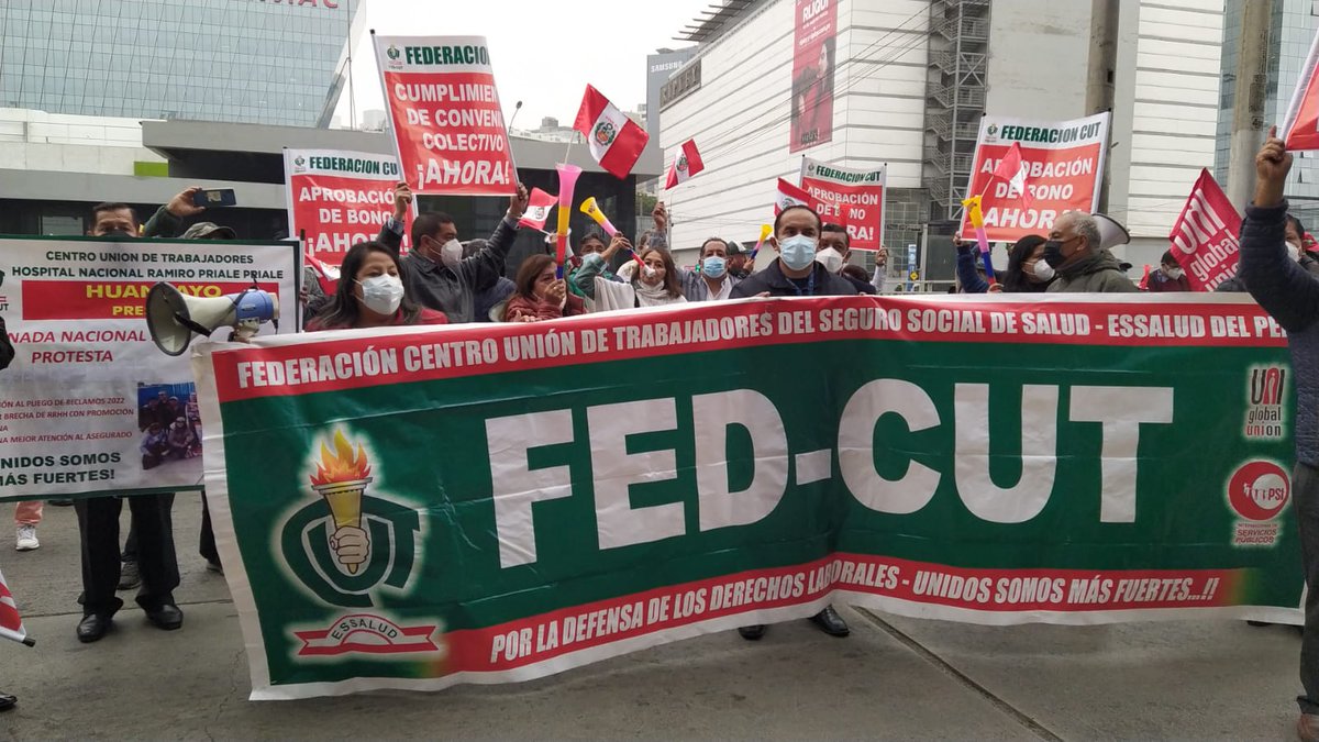 FedCut's tweet photo. 📣 ¡Escucha #Fonafe, esto es protesta, esto no es apoyo!
¡Bono de liberalidad, AHORA, AHORA!
🔴 EN VIVO: https://t.co/GJ5iA3qONr

#fedcut #essalud https://t.co/AFK19XOziK