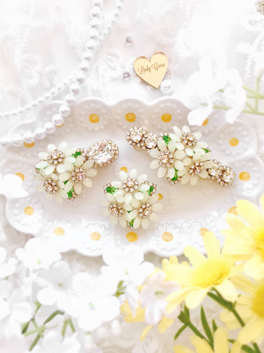 LadyCoco___'s tweet photo. 𝖭𝖾𝗐 .ᐟ✨
𝖲𝗎𝗇𝖿𝗅𝗈𝗐𝖾𝗋 𝖻𝗒 𝖱𝖮𝖸𝖠𝖫𝖥𝖫𝖮𝖶𝖤𝖱 🌻

きらめく太陽、そして夜の星空…💫
夏はたくさんの光が溢れる眩しい季節✨
その光を集めてキラキラと美しく輝く、ひまわりの宝石ブーケを作りました💐✨

Lady Coco.のひまわり畑をお楽しみください👒🌼
https://t.co/aewoOah6gE https://t.co/0fAizytDx4