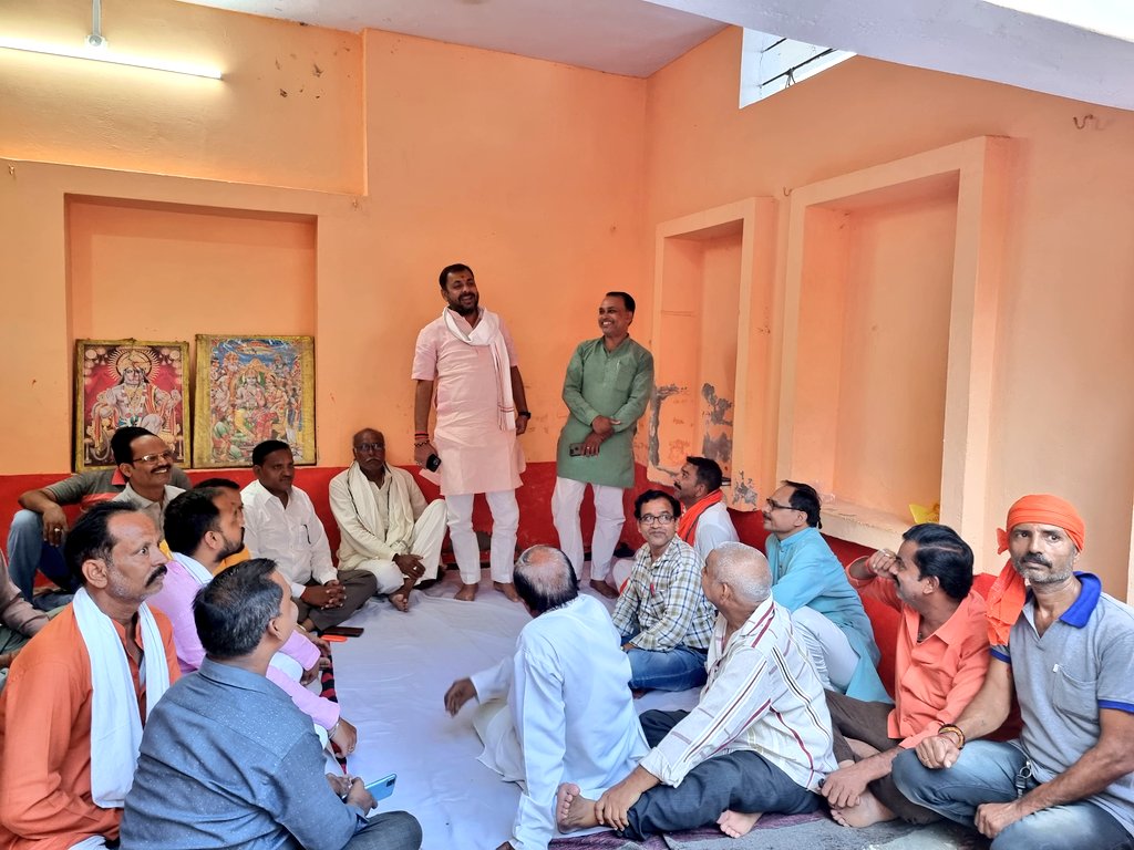 prakashbjp_'s tweet photo. आज बाॅंदा सदर विधानसभा के अंतर्गत दक्षिणी मंडल के बूथ क्रमांक-132,136,137 दीनदयाल नगर खुटला में #बूथ_सशक्तिकरण अभियान में...

#मेरा_बूथ_सबसे_मजबूत https://t.co/4n6s8FT9MW