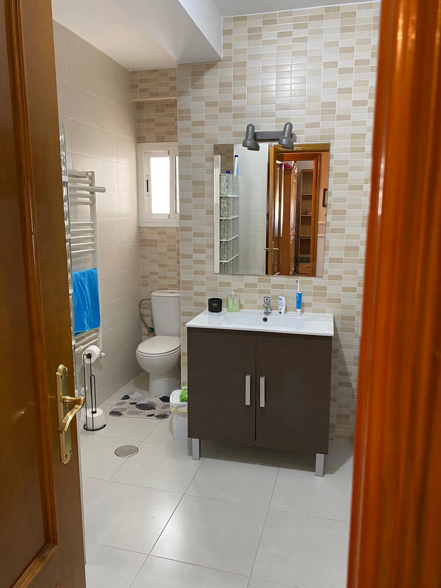 📚Buscamos compañero de piso para este curso 22/23 en Badajoz, que sea limpio, responsable y que haga vida de piso

El piso se encuentra en la zona de Pardaleras, cerca de supermercados, paradas de bus y el centro.

Somos muy simpaticos
LGBT friendly🏳️‍🌈

180€+gastos

Difusión pls